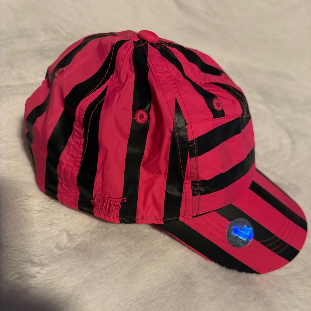 💕NEW~VS PINK STRIPED HAT💕 - Picture 10 of 10